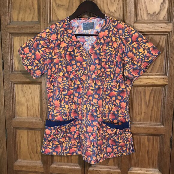 Butter Soft Autumn Leaves Top Women's M Cotton Poly 5 Pocket V-Neck Fall Scrubs - Picture 3 of 11